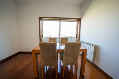 Apartamento T2 para Arrendamento em Creixomil