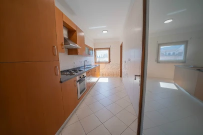 Apartamento T2 para Arrendamento em Creixomil