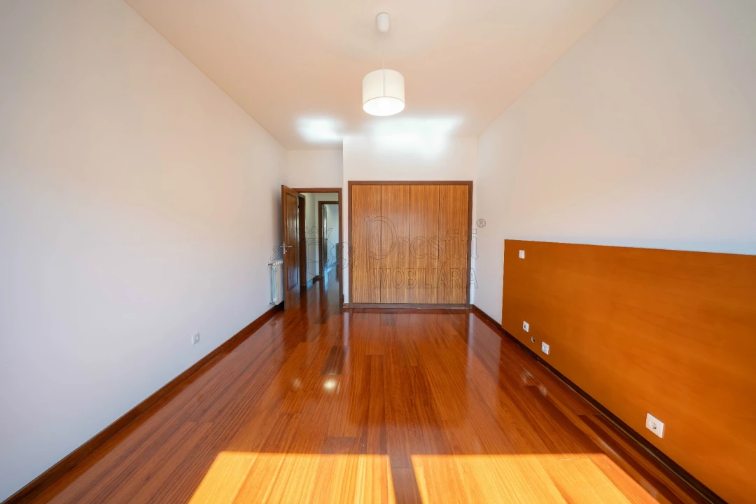 Apartamento T2 para Arrendamento em Creixomil Foto 10