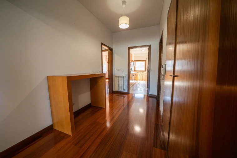 Apartamento T2 para Arrendamento em Creixomil Foto 2