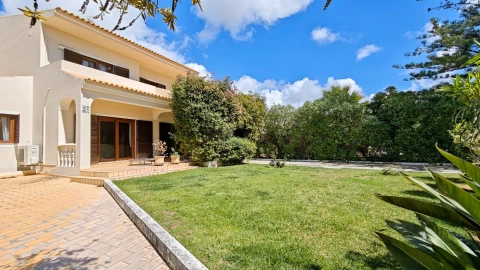 Moradia T4 para Venda em Quarteira