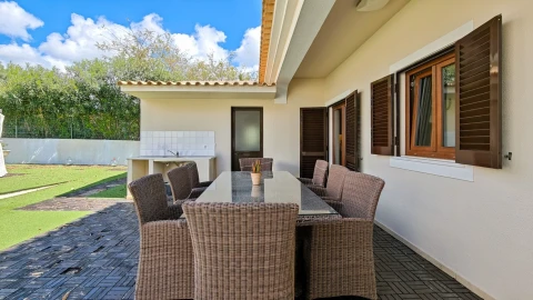 Moradia T4 para Venda em Quarteira