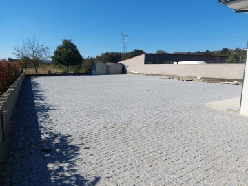 Moradia T3 para Venda em Raimonda