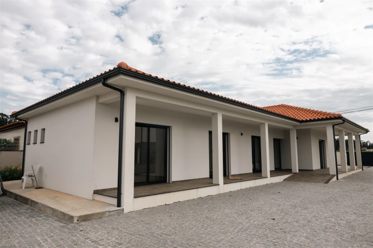 Moradia T3 para Venda em Raimonda Foto 2