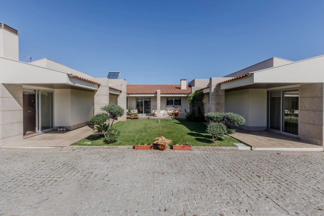 Moradia T4 para Venda em Louro Foto 3