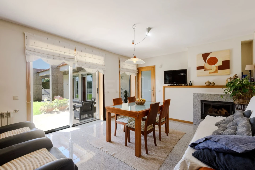 Moradia T4 para Venda em Louro Foto 13