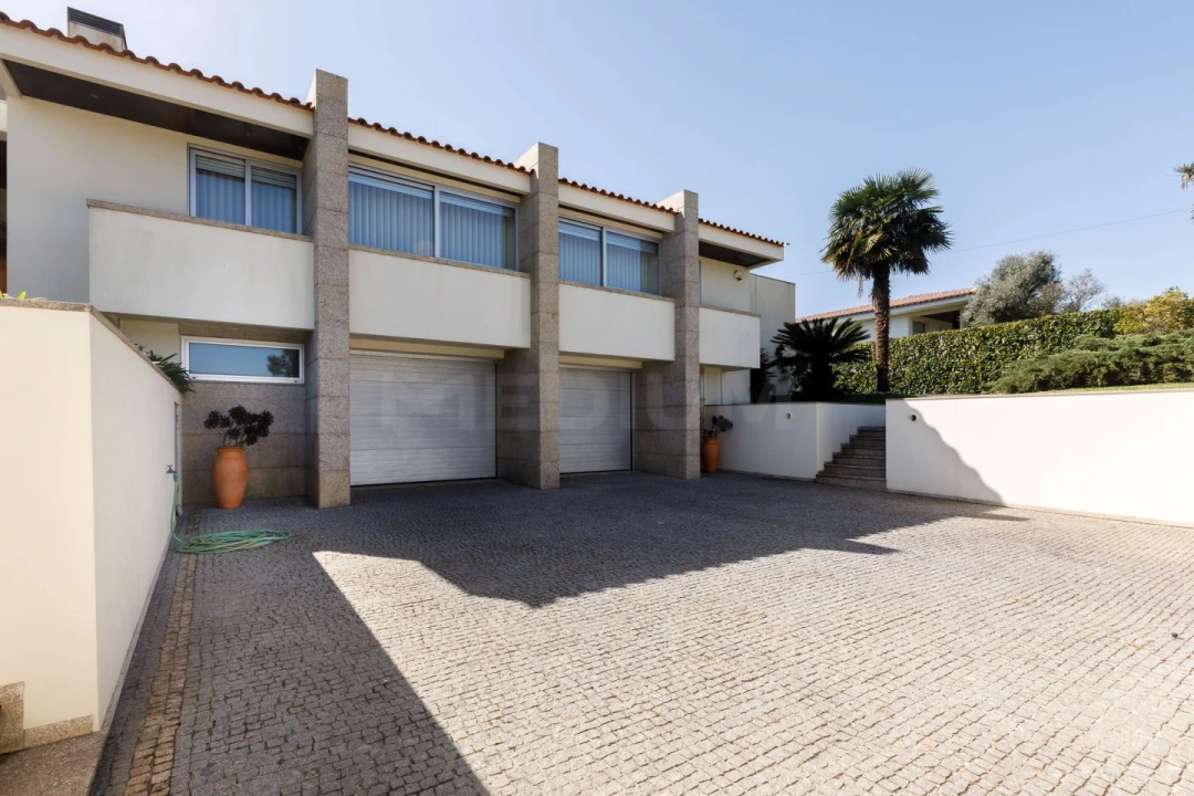 Moradia T4 para Venda em Louro Foto 25