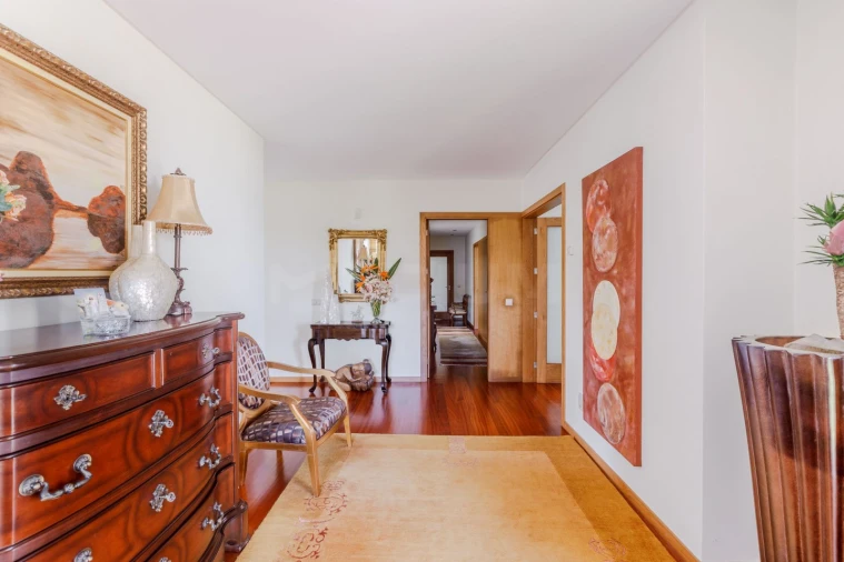 Moradia T4 para Venda em Louro Foto 6