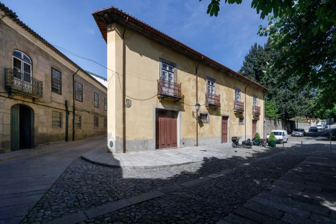 Prédio para Venda em Oliveira, São Paio e São Sebastião Foto 3