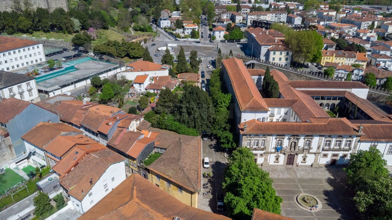 Prédio para Venda em Oliveira, São Paio e São Sebastião Foto 23