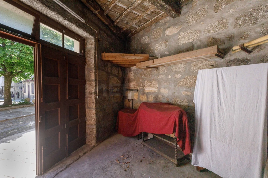 Prédio para Venda em Oliveira, São Paio e São Sebastião Foto 15