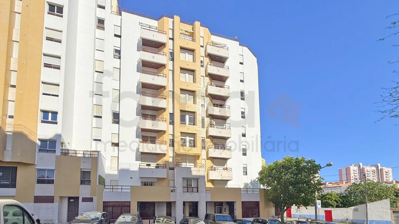 Apartamento T5 para Venda em São Domingos de Benfica Foto 1