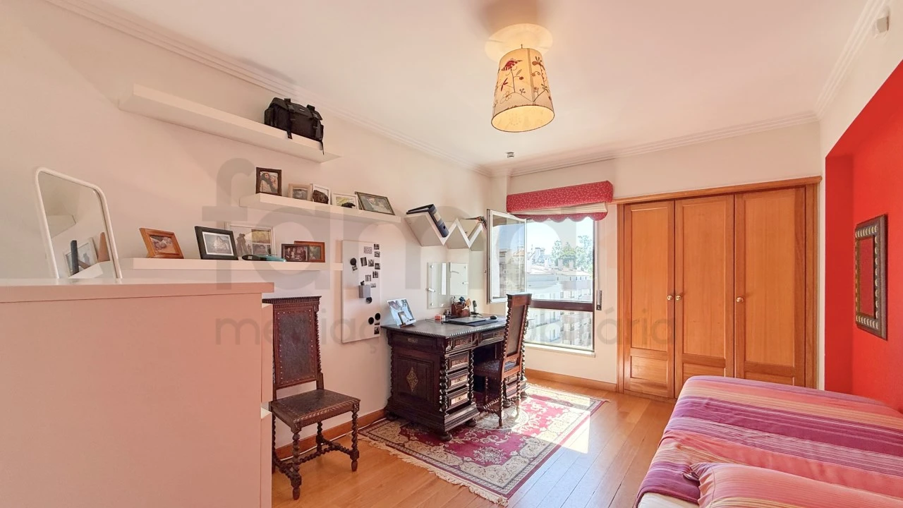 Apartamento T5 para Venda em São Domingos de Benfica Foto 21