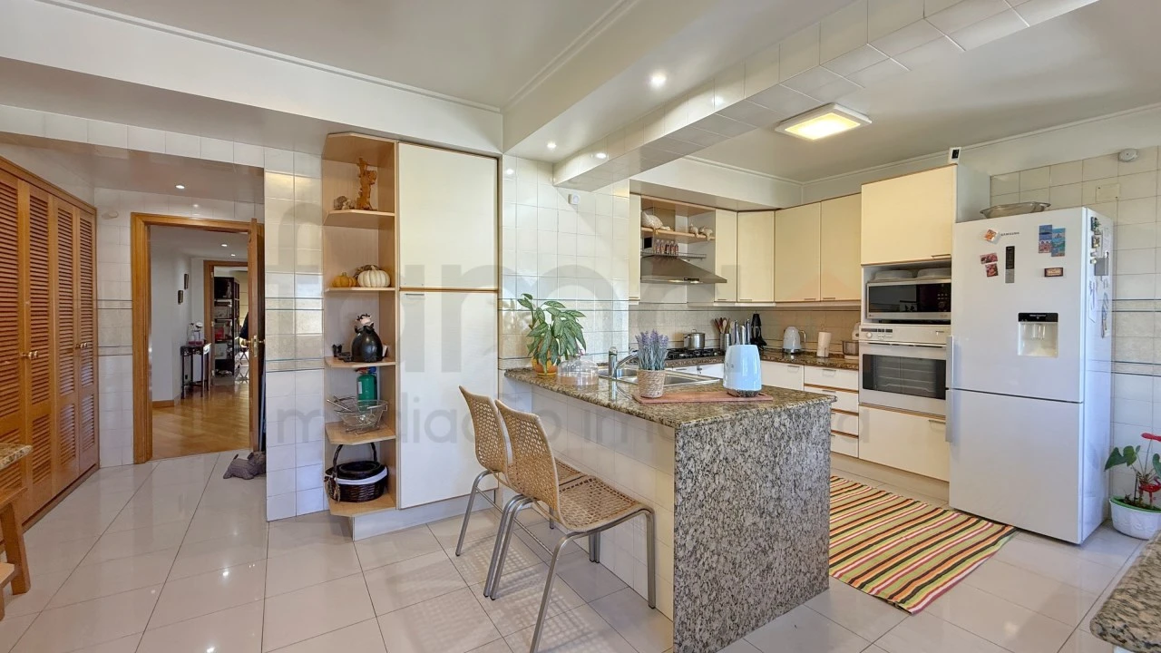 Apartamento T5 para Venda em São Domingos de Benfica Foto 84