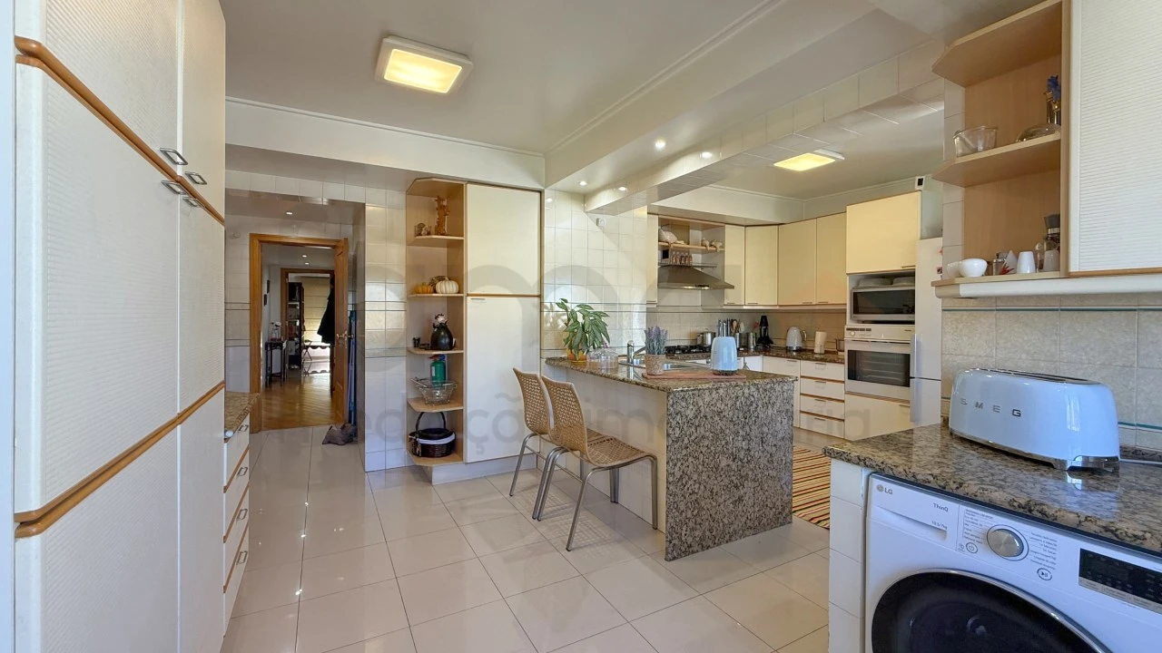 Apartamento T5 para Venda em São Domingos de Benfica Foto 85