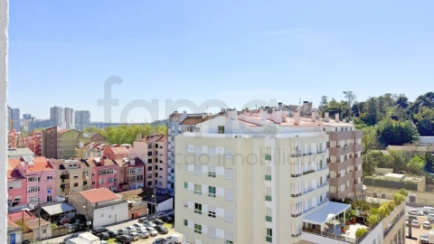 Apartamento T5 para Venda em São Domingos de Benfica