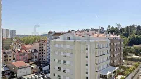 Apartamento T5 para Venda em São Domingos de Benfica