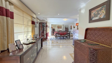 Apartamento T5 para Venda em São Domingos de Benfica