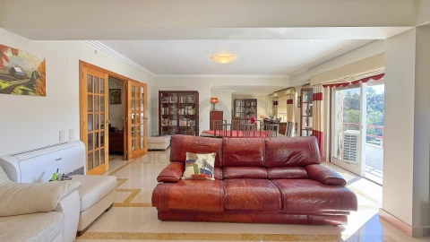 Apartamento T5 para Venda em São Domingos de Benfica