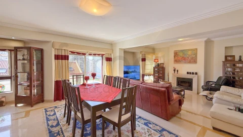 Apartamento T5 para Venda em São Domingos de Benfica