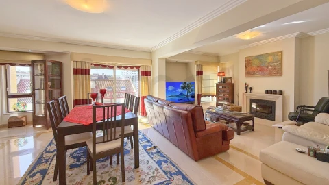 Apartamento T5 para Venda em São Domingos de Benfica