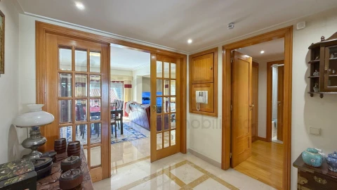 Apartamento T5 para Venda em São Domingos de Benfica