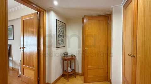 Apartamento T5 para Venda em São Domingos de Benfica