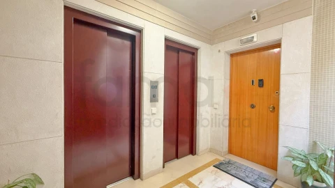 Apartamento T5 para Venda em São Domingos de Benfica