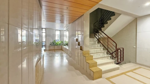 Apartamento T5 para Venda em São Domingos de Benfica