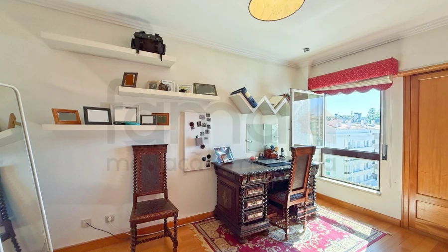 Apartamento T5 para Venda em São Domingos de Benfica Foto 25