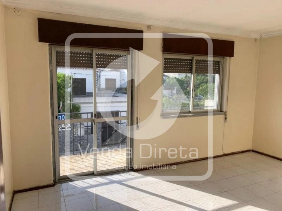 Apartamento T2 para Venda em Vila Nova da Rainha Foto 4