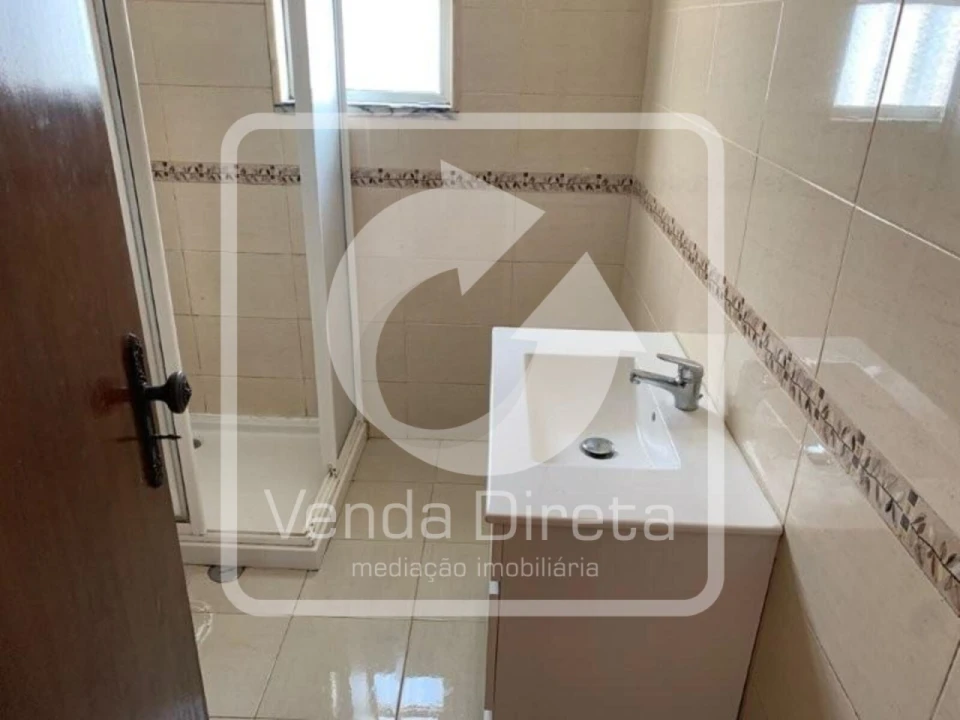 Apartamento T2 para Venda em Vila Nova da Rainha Foto 14
