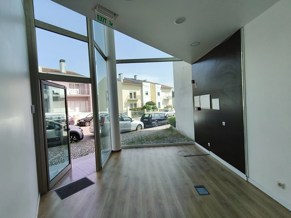 Loja para Arrendamento em São Martinho do Bispo e Ribeira de Frades Foto 4