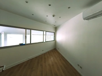 Loja para Arrendamento em São Martinho do Bispo e Ribeira de Frades