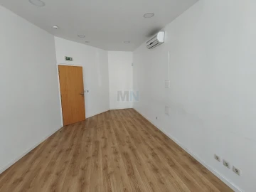 Loja para Arrendamento em São Martinho do Bispo e Ribeira de Frades