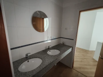 Loja para Arrendamento em São Martinho do Bispo e Ribeira de Frades