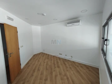 Loja para Arrendamento em São Martinho do Bispo e Ribeira de Frades