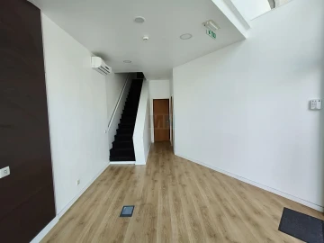 Loja para Arrendamento em São Martinho do Bispo e Ribeira de Frades