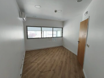 Loja para Arrendamento em São Martinho do Bispo e Ribeira de Frades