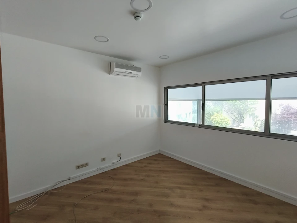 Loja para Arrendamento em São Martinho do Bispo e Ribeira de Frades Foto 14