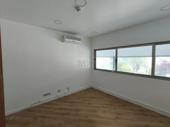 Loja para Arrendamento em São Martinho do Bispo e Ribeira de Frades Foto 14