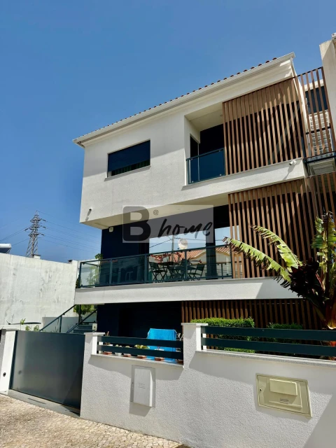 Moradia T3 para Venda em Charneca de Caparica e Sobreda