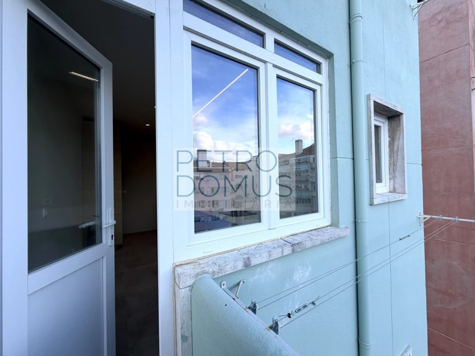 Apartamento T2 para Venda em Penha de França Foto 16