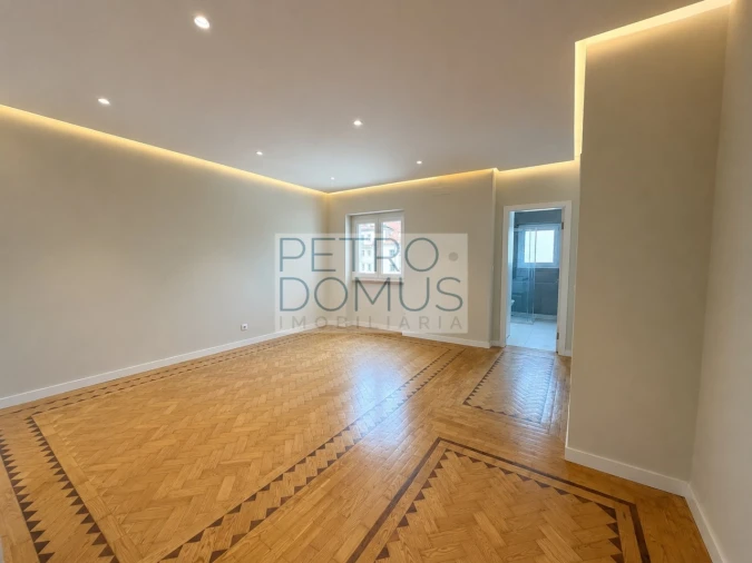 Apartamento T2 para Venda em Penha de França Foto 11