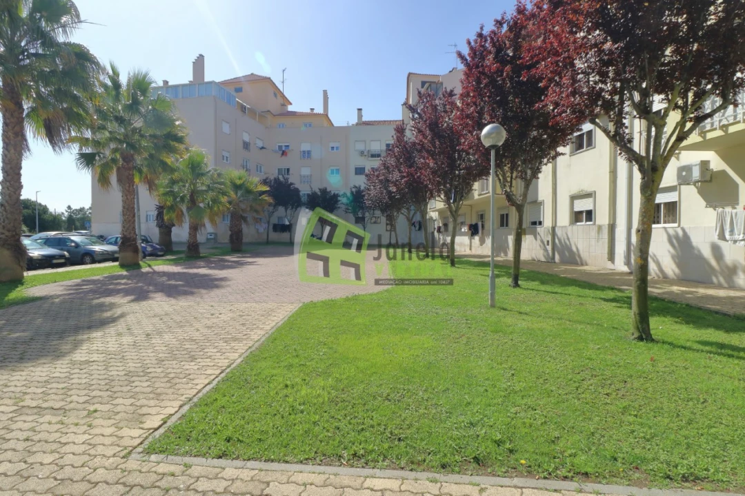 Apartamento T3 para Venda em Quinta do Conde Foto 21