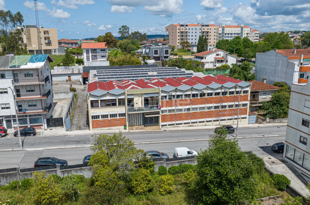 Terreno Comércio / Armazém para Arrendamento em São João da Madeira Foto 7