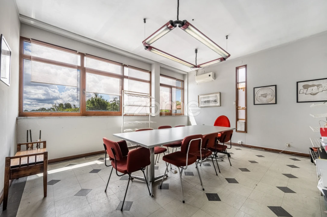 Terreno Comércio / Armazém para Arrendamento em São João da Madeira Foto 30