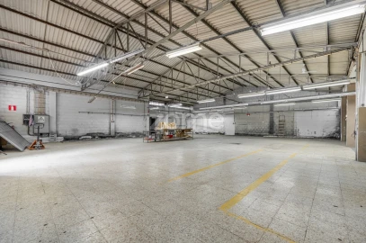 Terreno Comércio / Armazém para Arrendamento em São João da Madeira