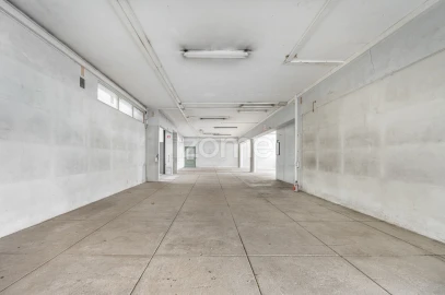 Terreno Comércio / Armazém para Arrendamento em São João da Madeira