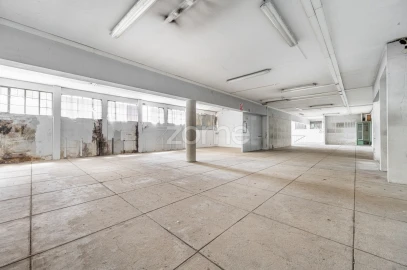 Terreno Comércio / Armazém para Arrendamento em São João da Madeira